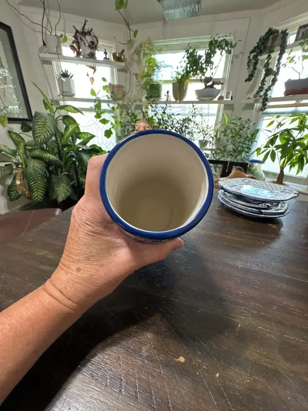 Unbranded cylindrical ceramic